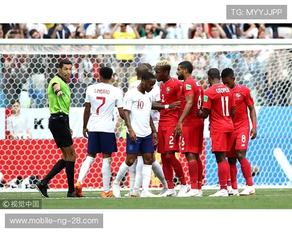 奈梅亨青年队与埃因霍温青年队激战正酣精彩对决引人瞩目