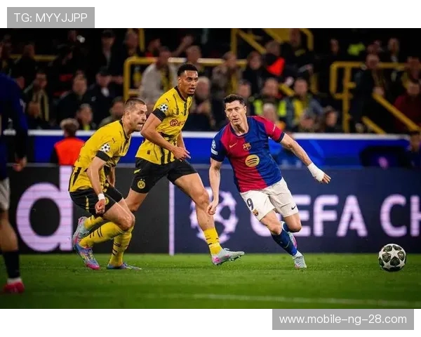 巴萨在欧冠对决中逆袭拜仁展现强大实力与团队合作精神